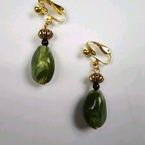 Vintage Earrings Clip - Picture 4 of 6